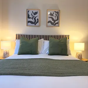 https://the-silver-how.tophotelsbath.com